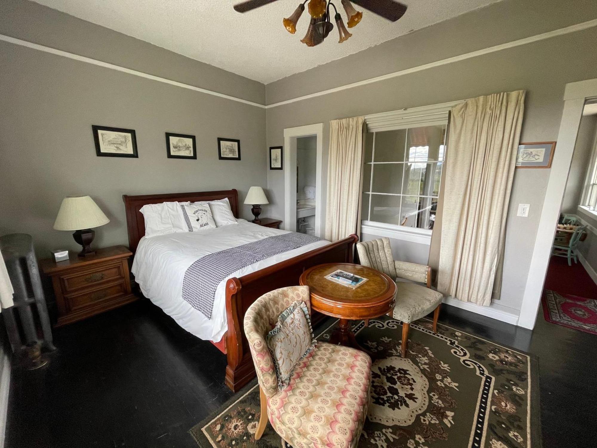 Northside School Bed & Breakfast Bonners Ferry Rum bild